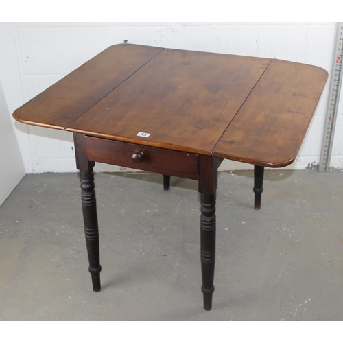 93 - A Victorian Mahogany Pembroke table