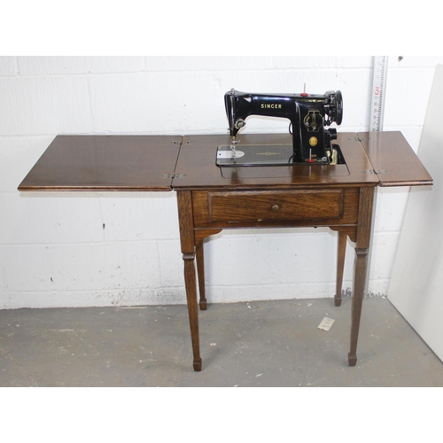 95 - A vintage Singer 201k sewing machine table and attachments