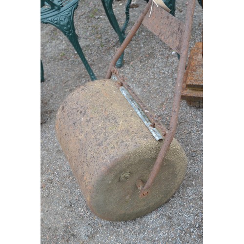 489 - Vintage metal garden roller