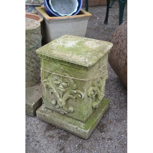 490 - 2 Concrete garden plinths