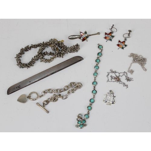 1205 - Qty of assorted silver and white metal jewellery etc