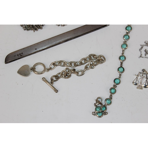 1205 - Qty of assorted silver and white metal jewellery etc