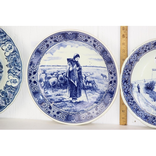 1748 - A set of 3 vintage Dutch Delft blue and white chargers