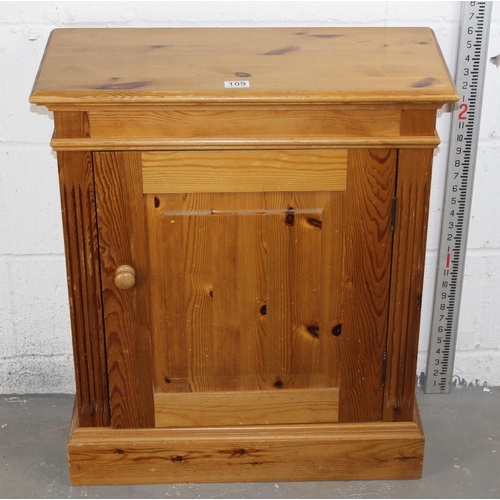 186 - Small pine cabinet