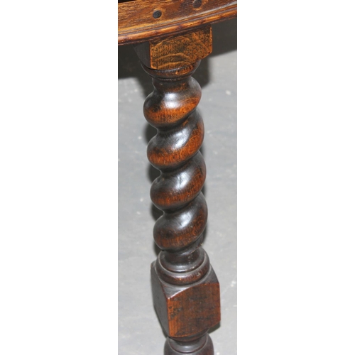 194 - Early 20th century round Oak extending dining table with barley-twist legs