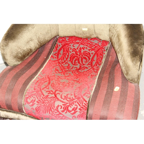 187 - A vintage button back chair with carved wooden legs