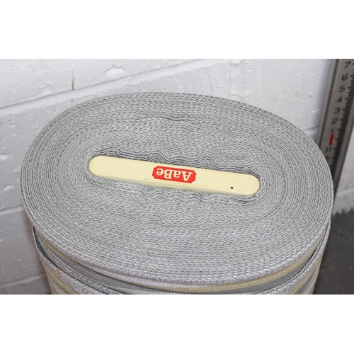 205 - Extensive roll of AaBe fabric