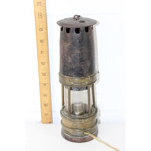 238 - Hailwoods & Ackroyd type OI miners' lamp, later converted to electricity