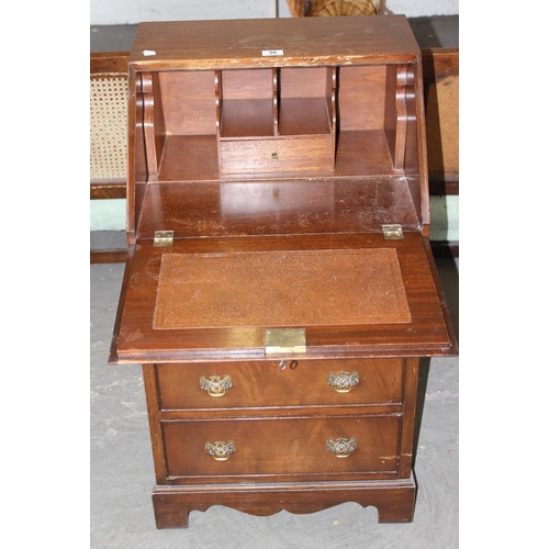 36 - A small Mahogany bureau