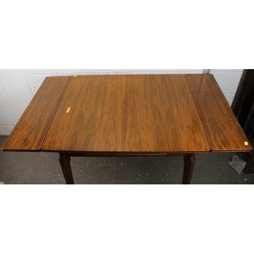 178 - Harris - Lebus - An original retro vintage mid 20th Century extending dining table of good proportio... 