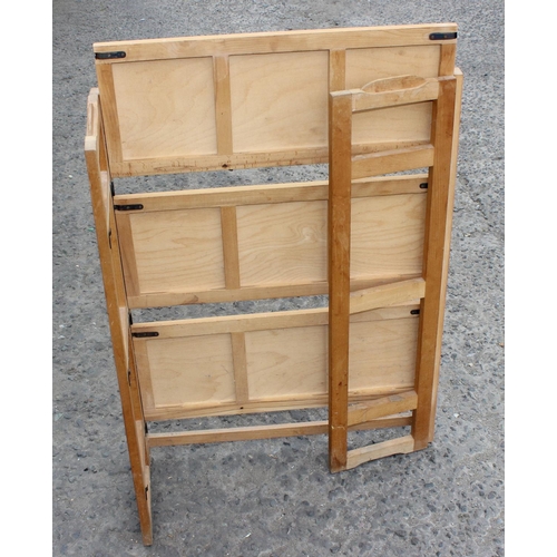 47 - Folding shelf unit