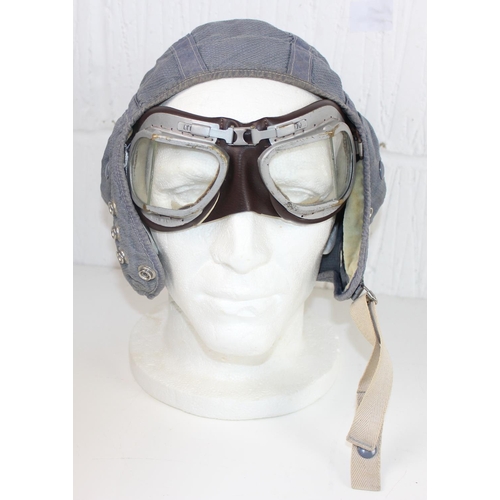 1001 - Vintage pilot's flight cap 22c/1732 and a pair of goggles