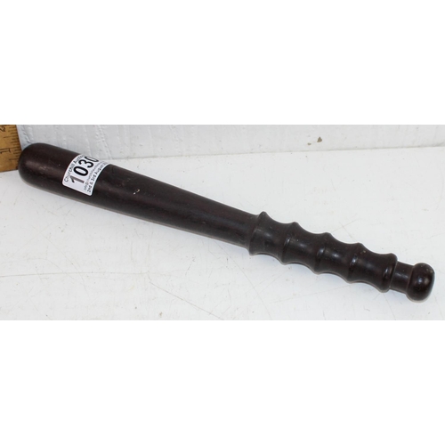 1030 - Antique turned wooden truncheon