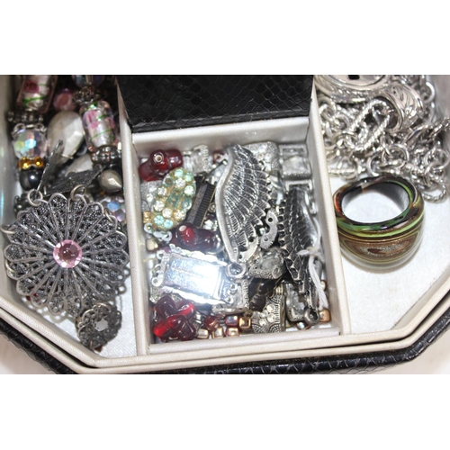 1213 - Jewellery box and contents - some white metal