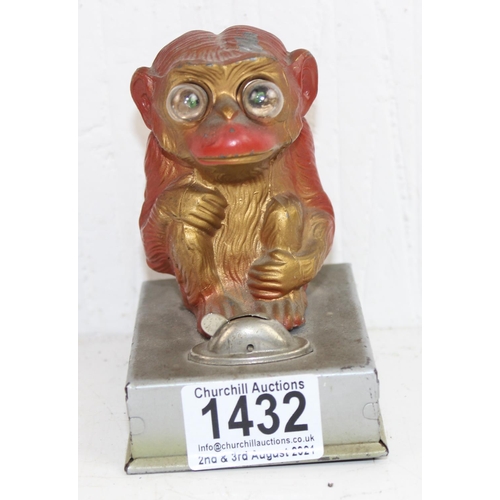 1432 - An unusual vintage monkey toy with light up eyes