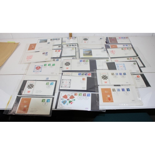 1544 - Stamps - GB FDCs Regionals   ( 60 )