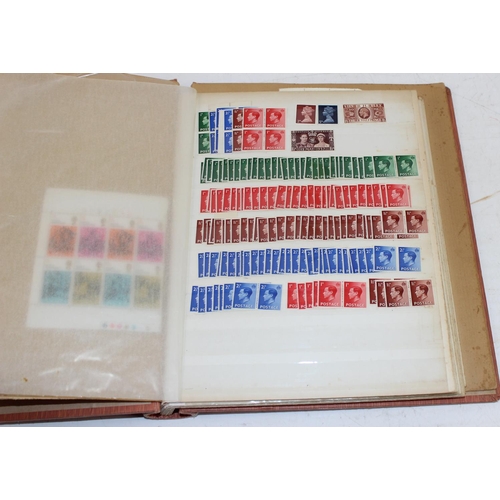 1546 - Stamps - GB, Mint In Album ( quantity )