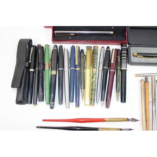 1622 - Large qty of assorted fountain pens and other pens to inc Parker & Sheaffer