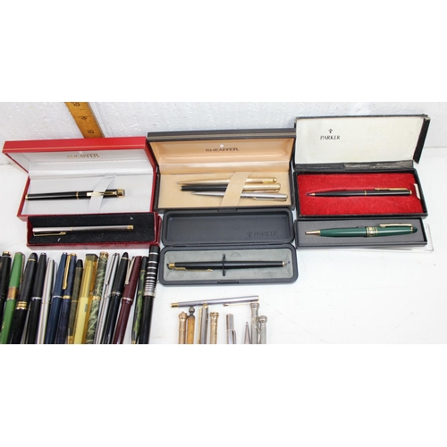 1622 - Large qty of assorted fountain pens and other pens to inc Parker & Sheaffer