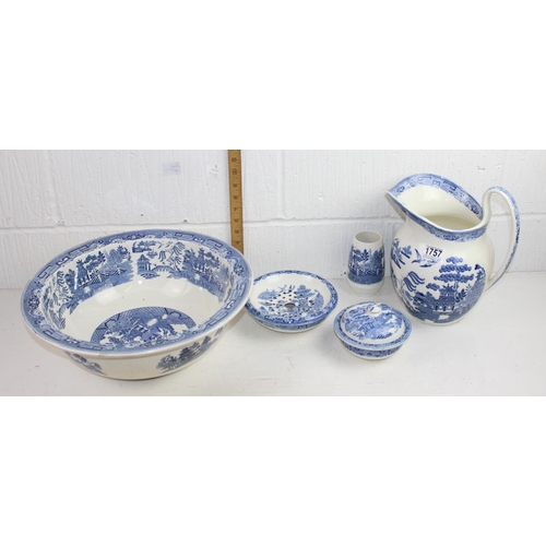 1757 - An antique Blue & White Willow Pattern Wedgwood Jug, Bowl/ Toiletries set in