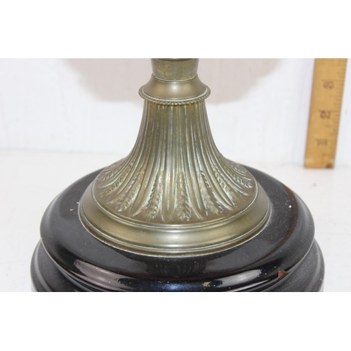 243 - An impressive antique oil lamps with graduated coral coloured reservoir, Eltex burner and etched gla... 