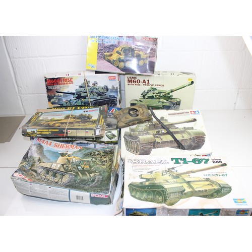 1426 - Large qty of assorted model kits - mainly Tanks