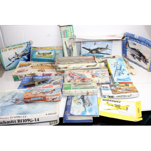 1427 - Large qty of assorted model kits - mainly Planes