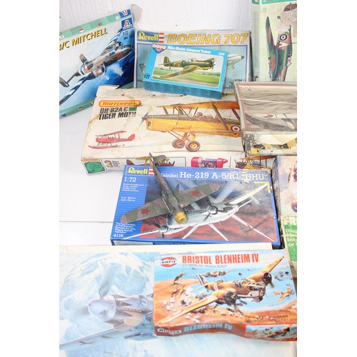 1427 - Large qty of assorted model kits - mainly Planes