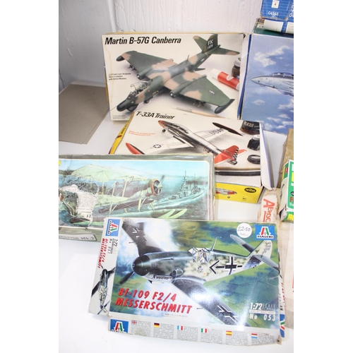 1428 - Large qty of assorted model kits - mainly Planes