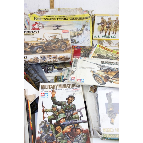 1429 - Large qty of assorted model kits - mainly miscellaneous and military