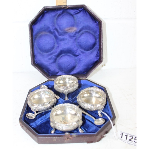 1125 - A 19th century boxed set of 4 salts and spoon - silver plated