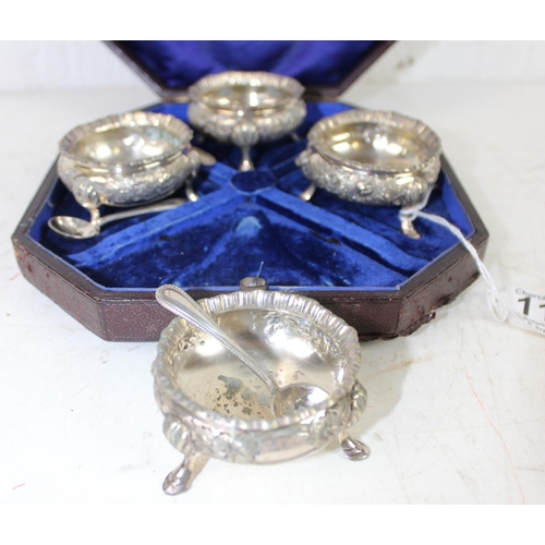 1125 - A 19th century boxed set of 4 salts and spoon - silver plated