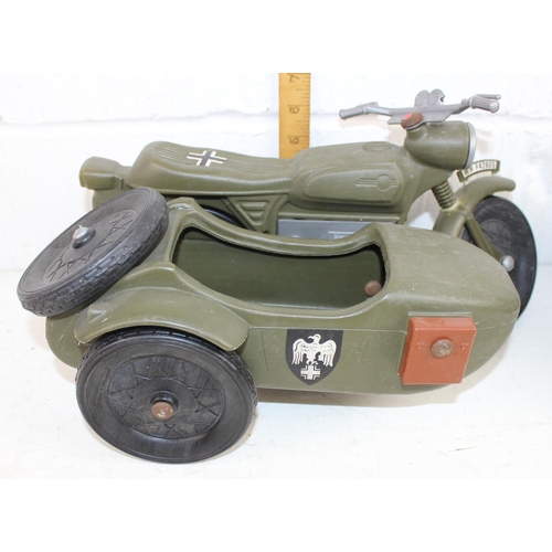 1466 - Vintage Action Man military vehicles etc