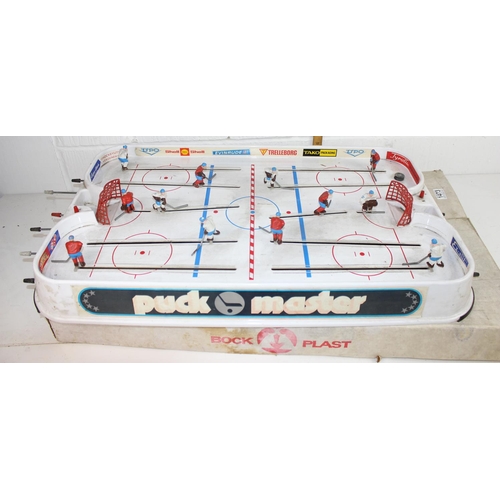 1473 - 1970's Ice Hockey game in box - Puck Master