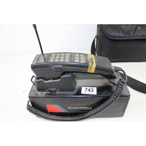 743 - Motorola 4800x vintage mobile phone