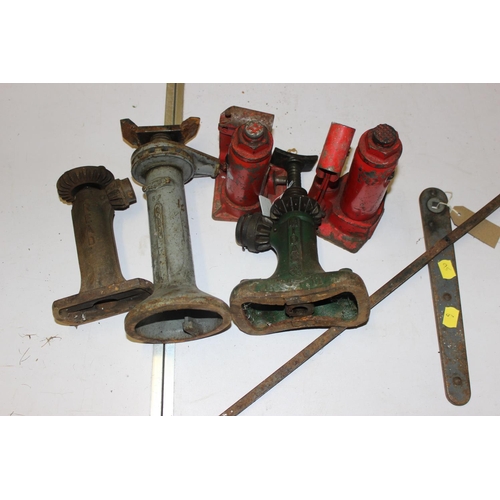 788 - 5 assorted vintage car jacks etc