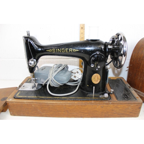 794 - Vintage Singer Sewing machine in wooden case