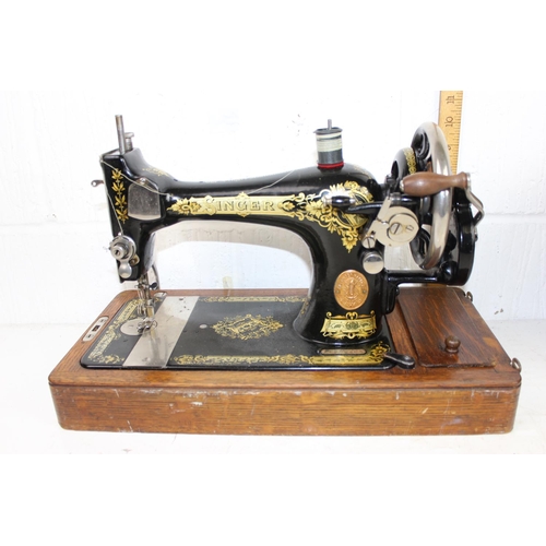 797 - Vintage Singer Sewing machine in wooden case