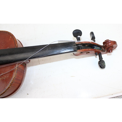 571 - An early 20th century violin in wooden case