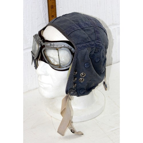 1001 - Vintage pilot's flight cap 22c/1732 and a pair of goggles