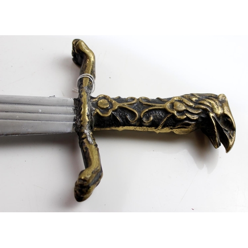 1046 - A 20th century Chinese War Sword with cast brass eagle head handle