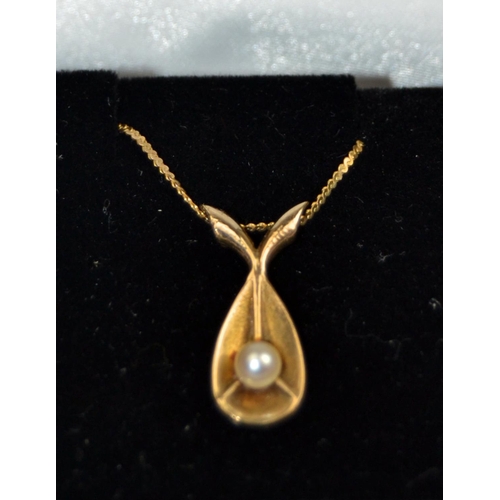 1218 - 9ct Gold necklace with pearl - 2.7g gross