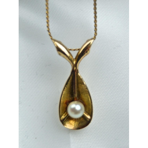 1218 - 9ct Gold necklace with pearl - 2.7g gross