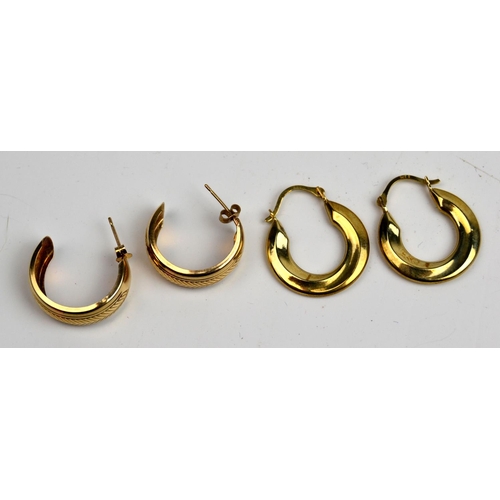 1253 - 2 pairs of 9ct gold hoop-earrings - 1.7g