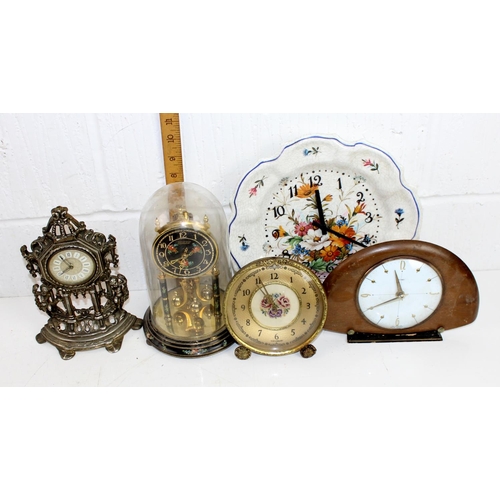 1394 - 17 assorted clocks of various designs