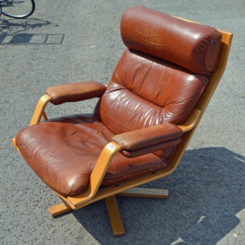 170 - Scandinavian style vintage bentwood and brown leather Ekornes/ Lazy Boy style armchair