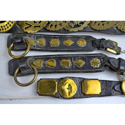 1913 - Large qty of antique and later horse brasses etc