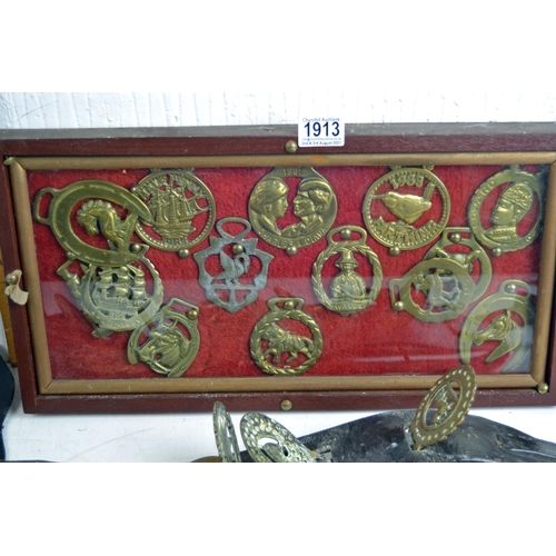 1913 - Large qty of antique and later horse brasses etc