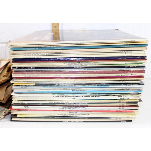 567 - Large qty of assorted vinyl records etc