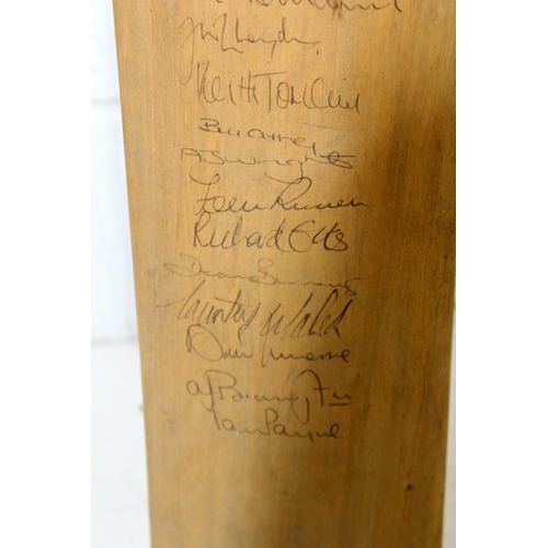 667 - 1986 David Graveney of Gloucestershire signed cricket bat to inc Courtney Walsh